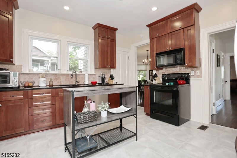 142 Wyckoff Property Photo 16