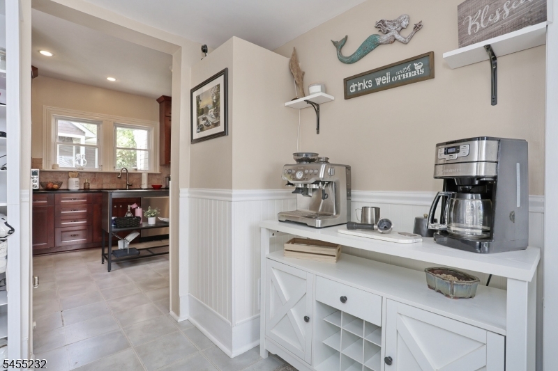 142 Wyckoff Property Photo 18