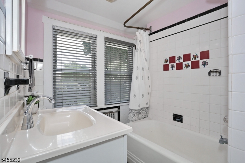 142 Wyckoff Property Photo 22