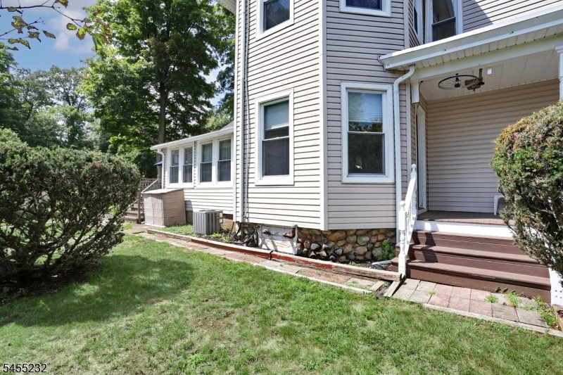 142 Wyckoff Property Photo 32