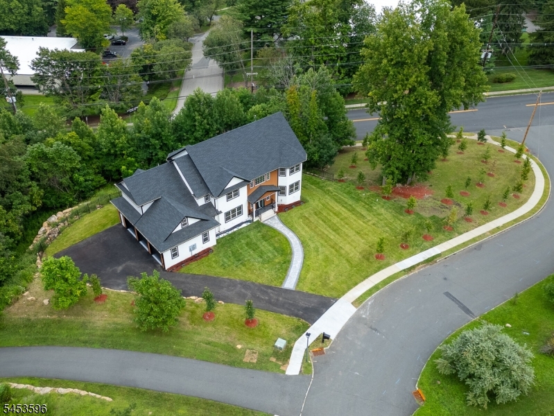 2 Minor Ct Property Photo 2