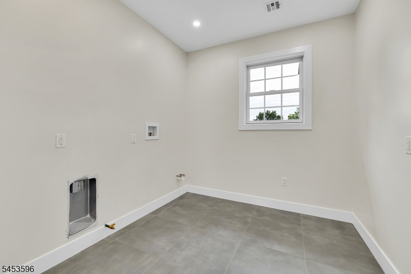 2 Minor Ct Property Photo 34