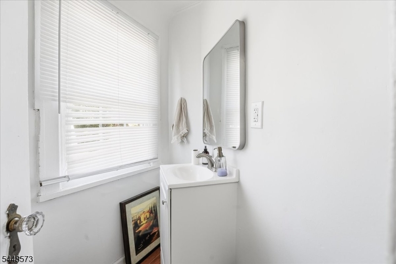 274 Crawford Ter 2 Property Photo 6