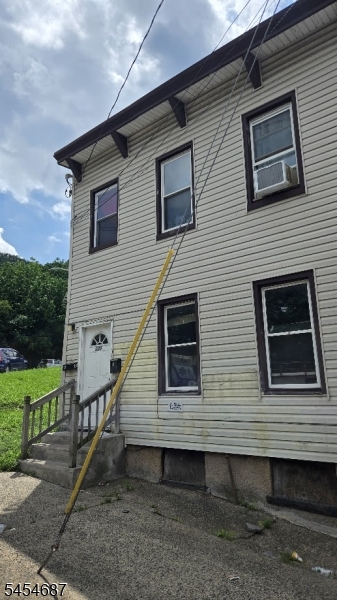 122 Spruce St Property Photo 1