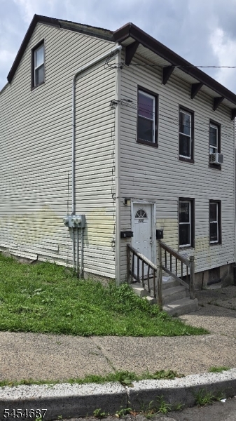 122 Spruce St Property Photo 5