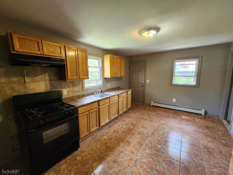 122 Spruce St Property Photo 7