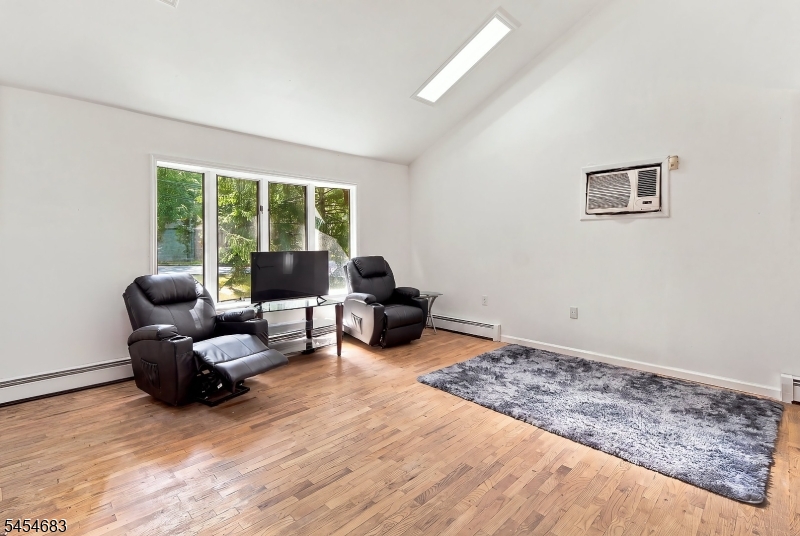20 Waterloo Rd Property Photo 5