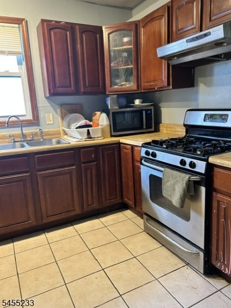 92 Burlington Ave Property Photo 5