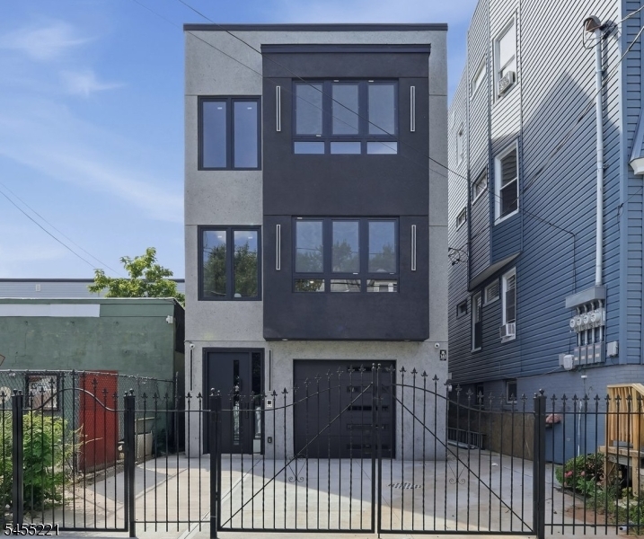 161 21St St Property Photo 1