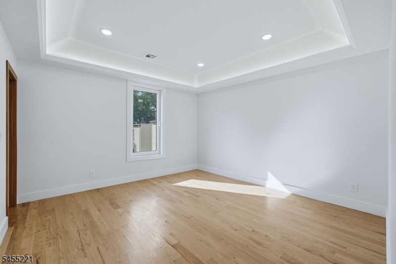 161 21st St Property Photo 11