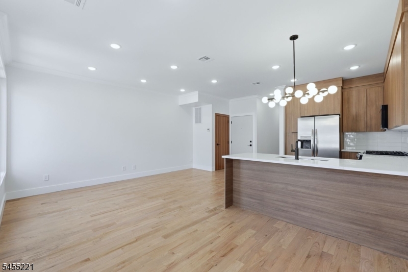161 21st St Property Photo 13