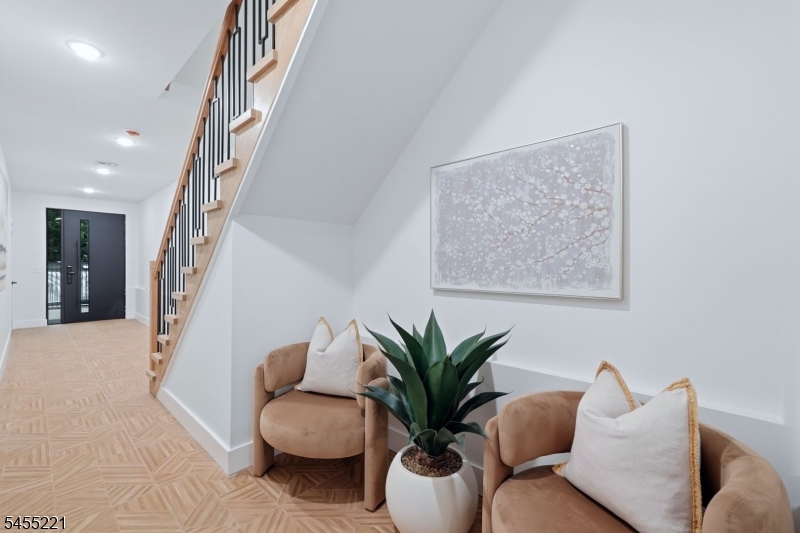 161 21st St Property Photo 15