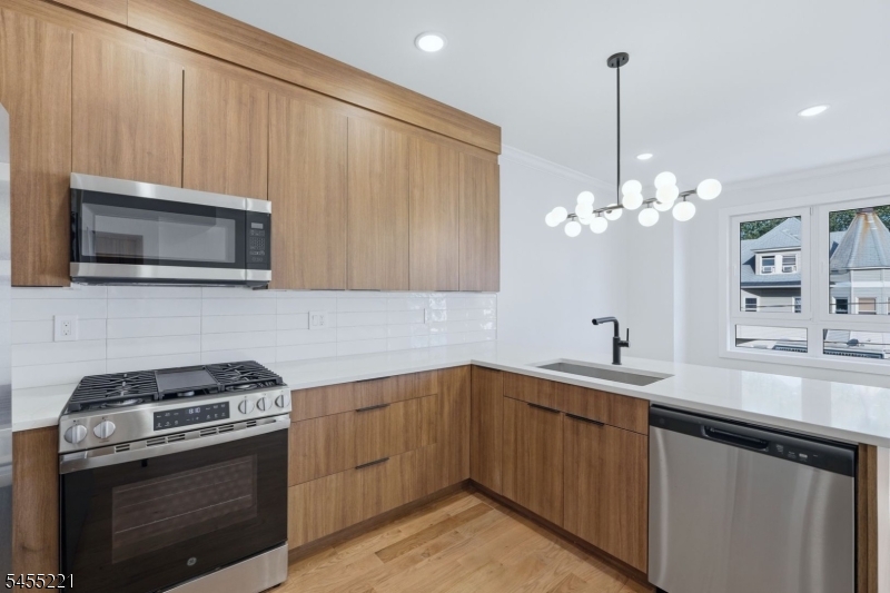 161 21st St Property Photo 18