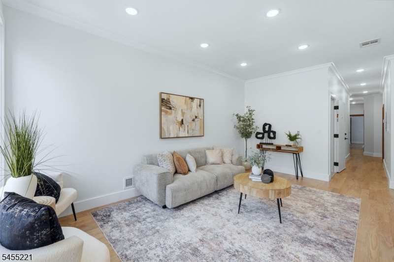 161 21st St Property Photo 19