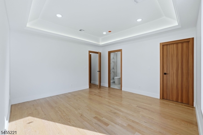 161 21st St Property Photo 23