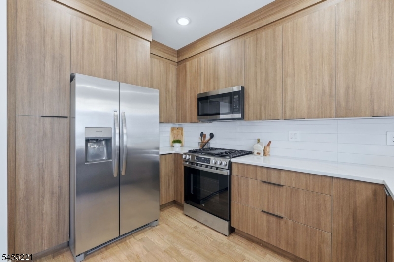 161 21st St Property Photo 28