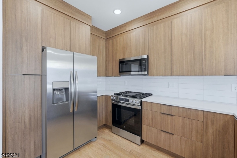 161 21st St Property Photo 32