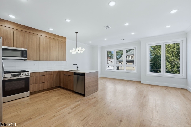 161 21st St Property Photo 34