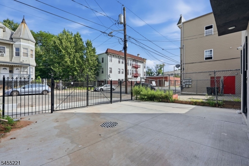 161 21st St Property Photo 36