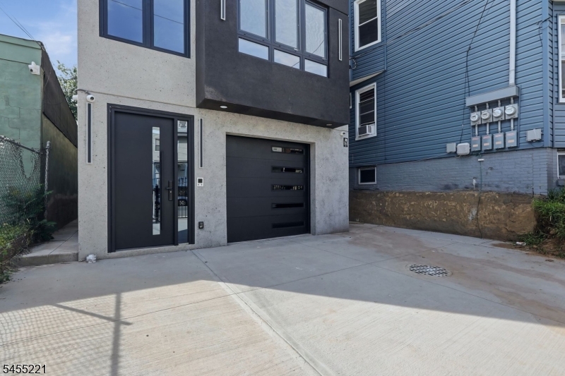 161 21st St Property Photo 37