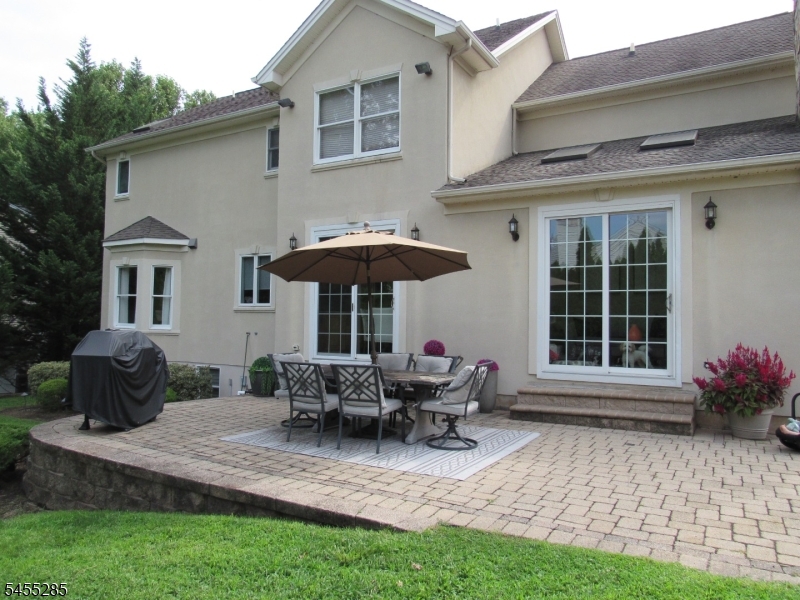 5 Pilgrim Ct Property Photo 3