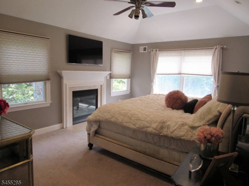5 Pilgrim Ct Property Photo 17