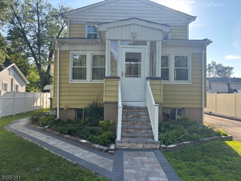 33 Harmon St Property Photo 1