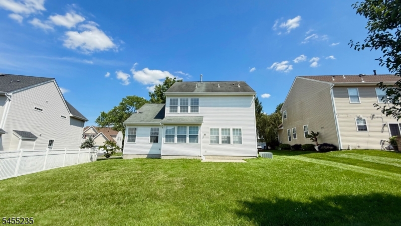 6 Joanne Ct Property Photo 2