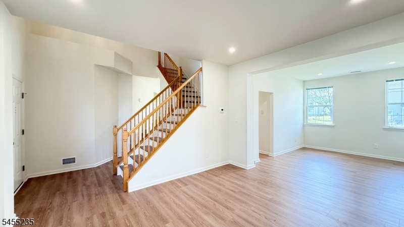 6 Joanne Ct Property Photo 5