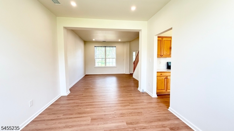6 Joanne Ct Property Photo 6