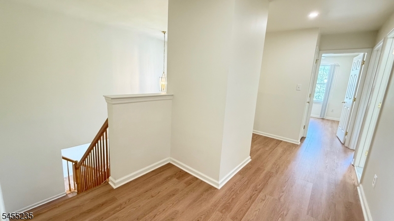 6 Joanne Ct Property Photo 14