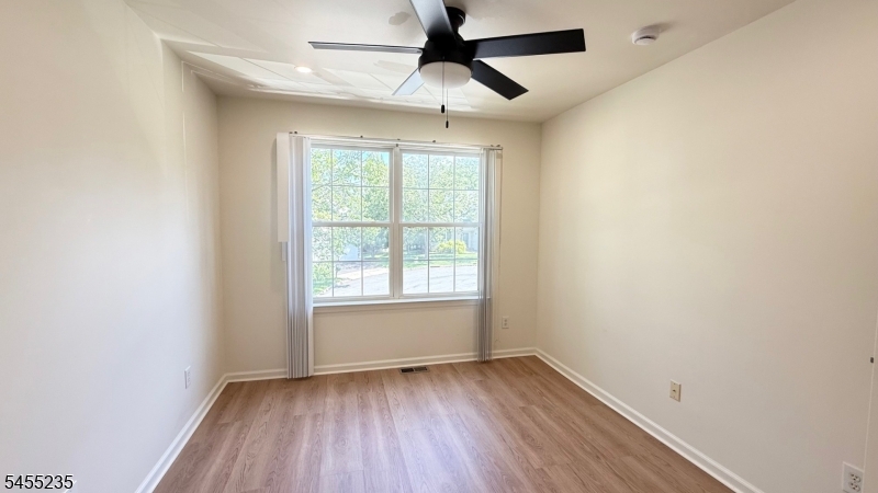 6 Joanne Ct Property Photo 27