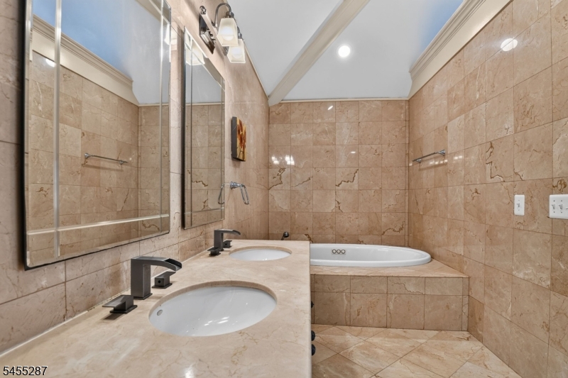 1114 Van Arsdale Dr Property Photo 31