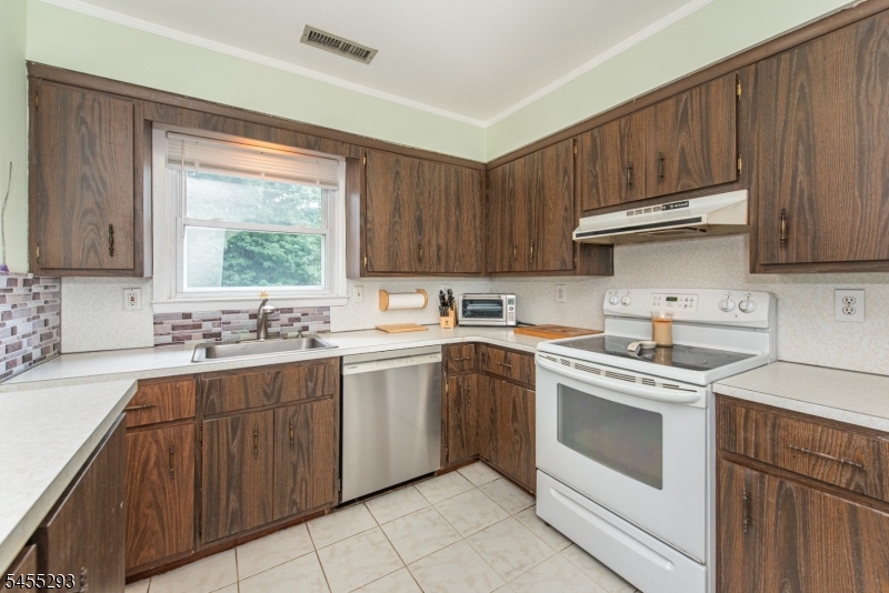 1 James Dr Property Photo 14