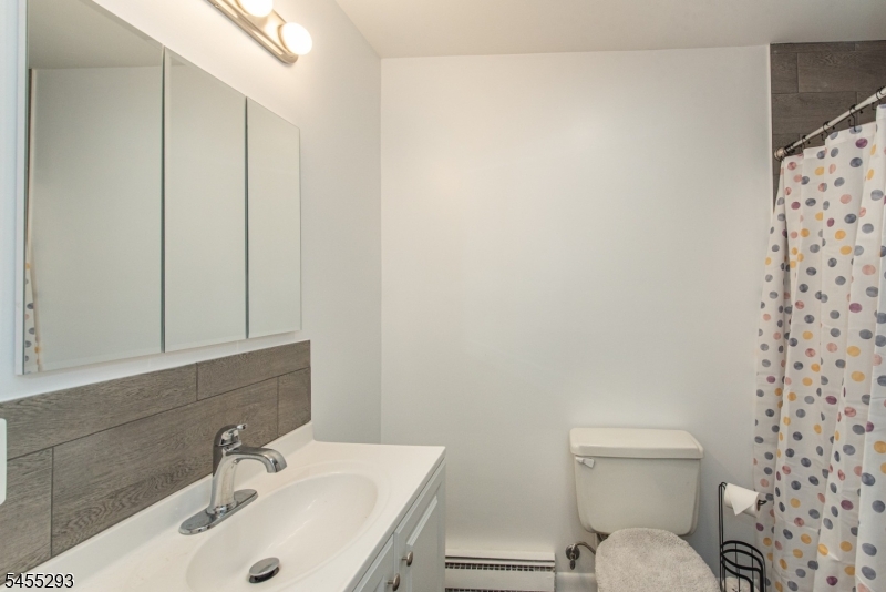 1 James Dr Property Photo 23