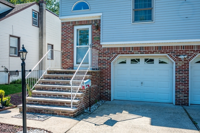 36 Aylin St Property Photo 3