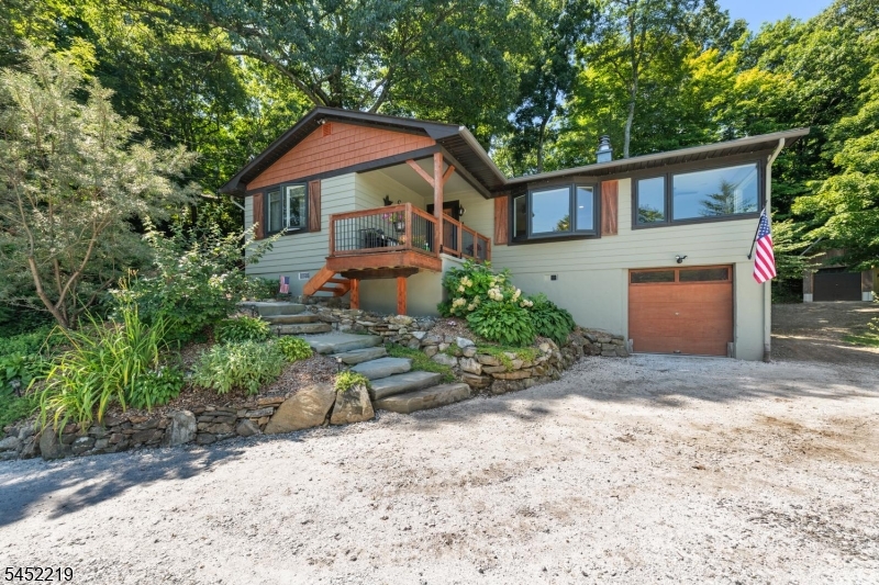 4 Glen Rd Property Photo 1