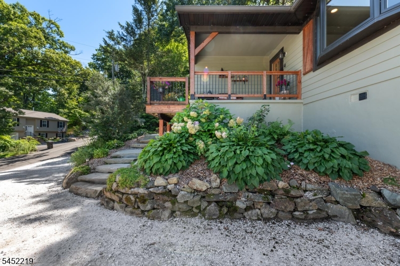 4 Glen Rd Property Photo 2