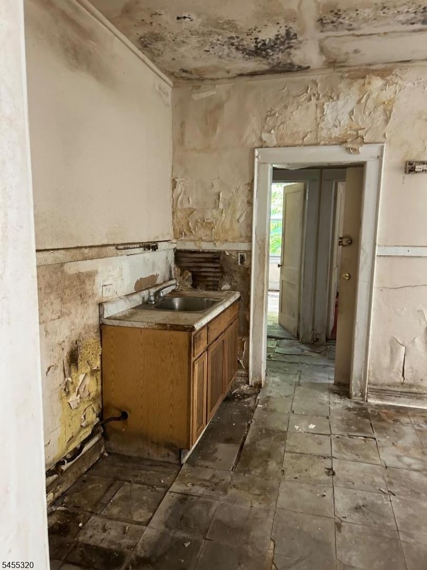 46 Rose Ter Property Photo 7