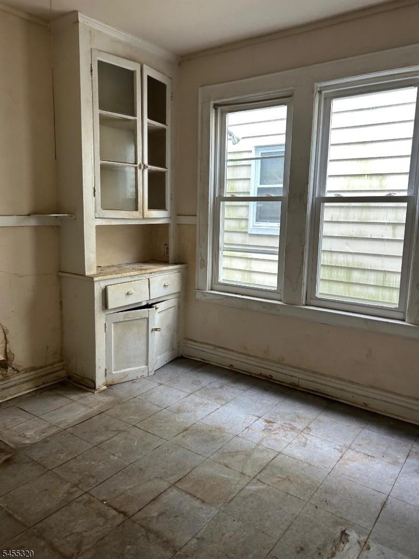46 Rose Ter Property Photo 8