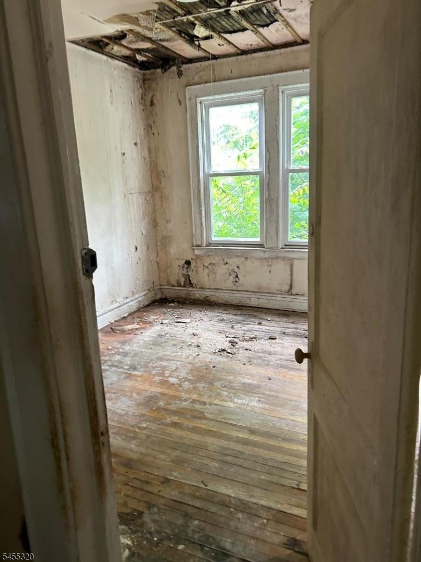 46 Rose Ter Property Photo 11