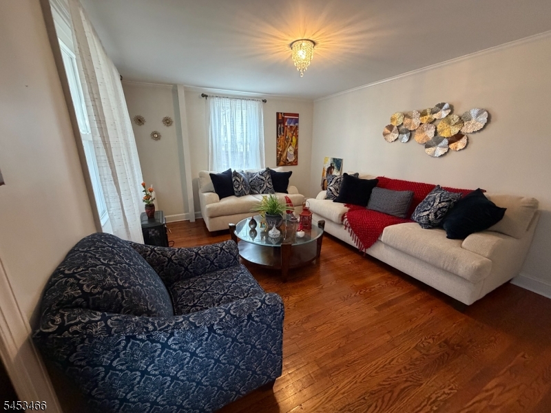 413 Pine St Property Photo 5