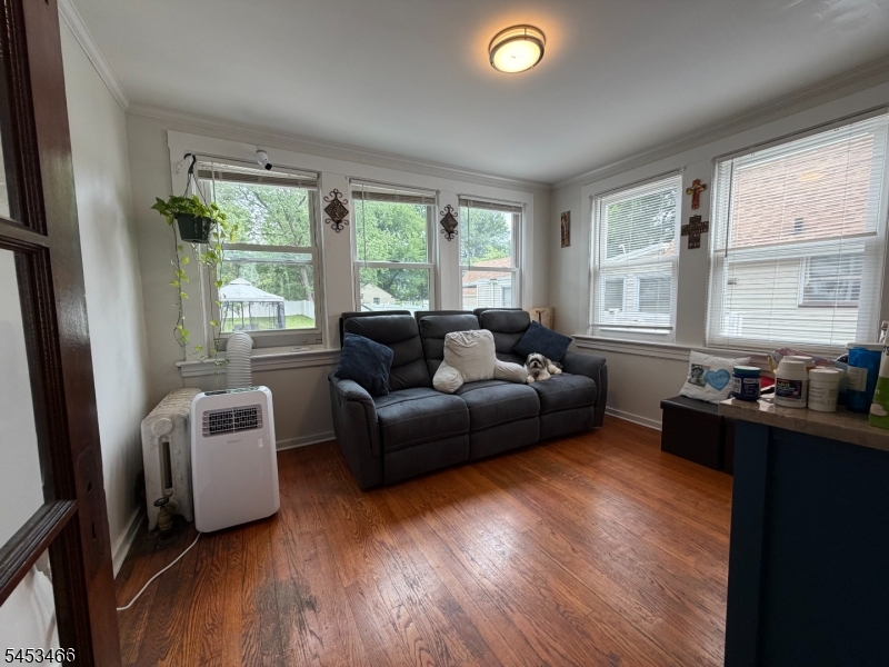 413 Pine St Property Photo 9