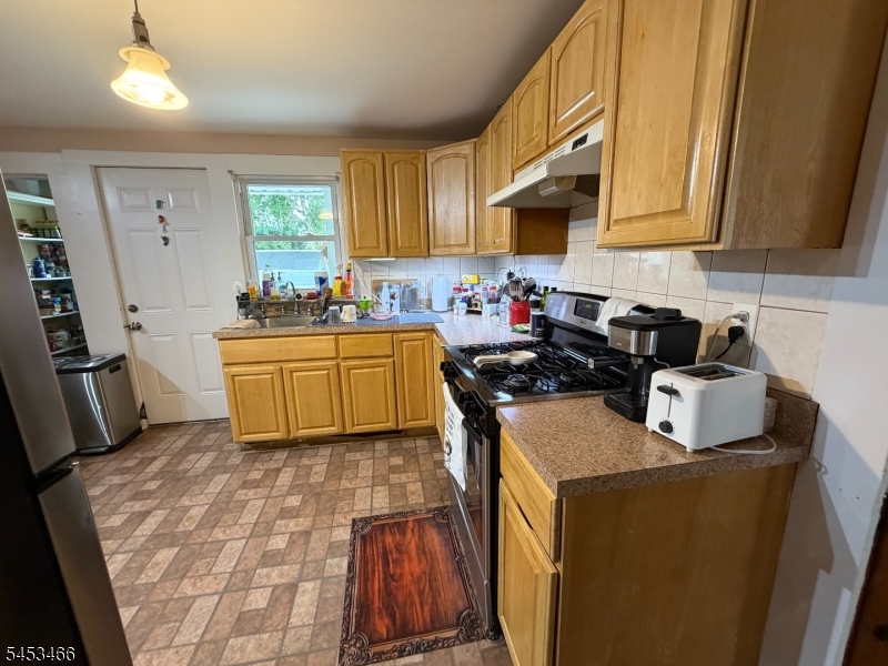 413 Pine St Property Photo 12