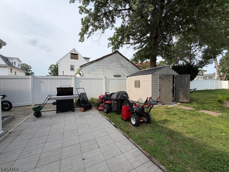 413 Pine St Property Photo 34