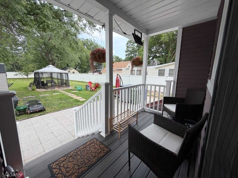 413 Pine St Property Photo 35