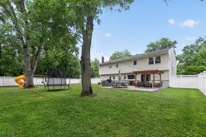 20 Arnold Dr Property Photo 2