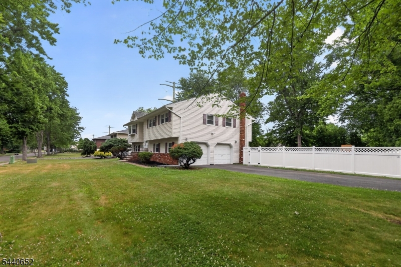 20 Arnold Dr Property Photo 3