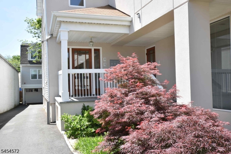 676 Bloomfield Ave 2 Property Photo 1