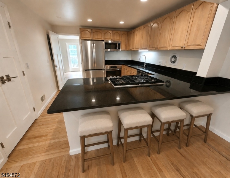 676 Bloomfield Ave 2 Property Photo 6